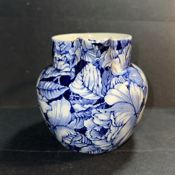 Vintage Myott Son & Co Bermuda Blue & White Rose Pitcher creamer - Picture 2 of 7